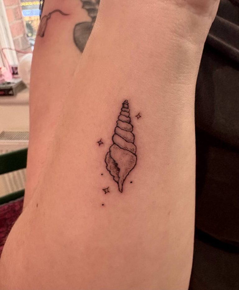Fine line tattoo by aoife dublin 1