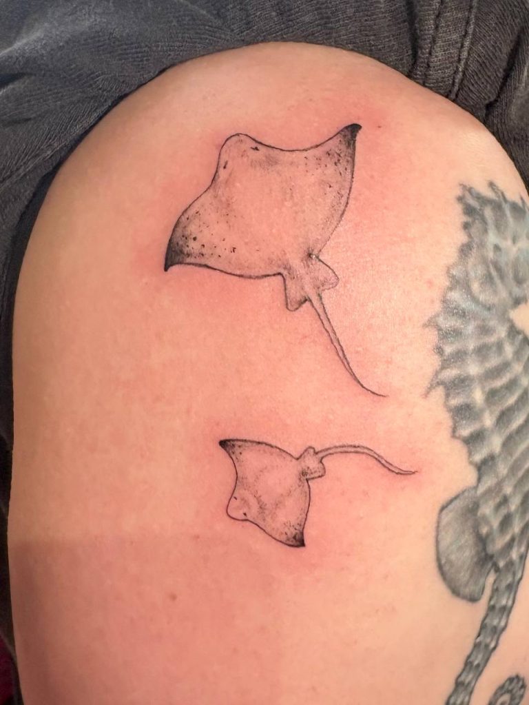 Fine line tattoo by aoife dublin 2